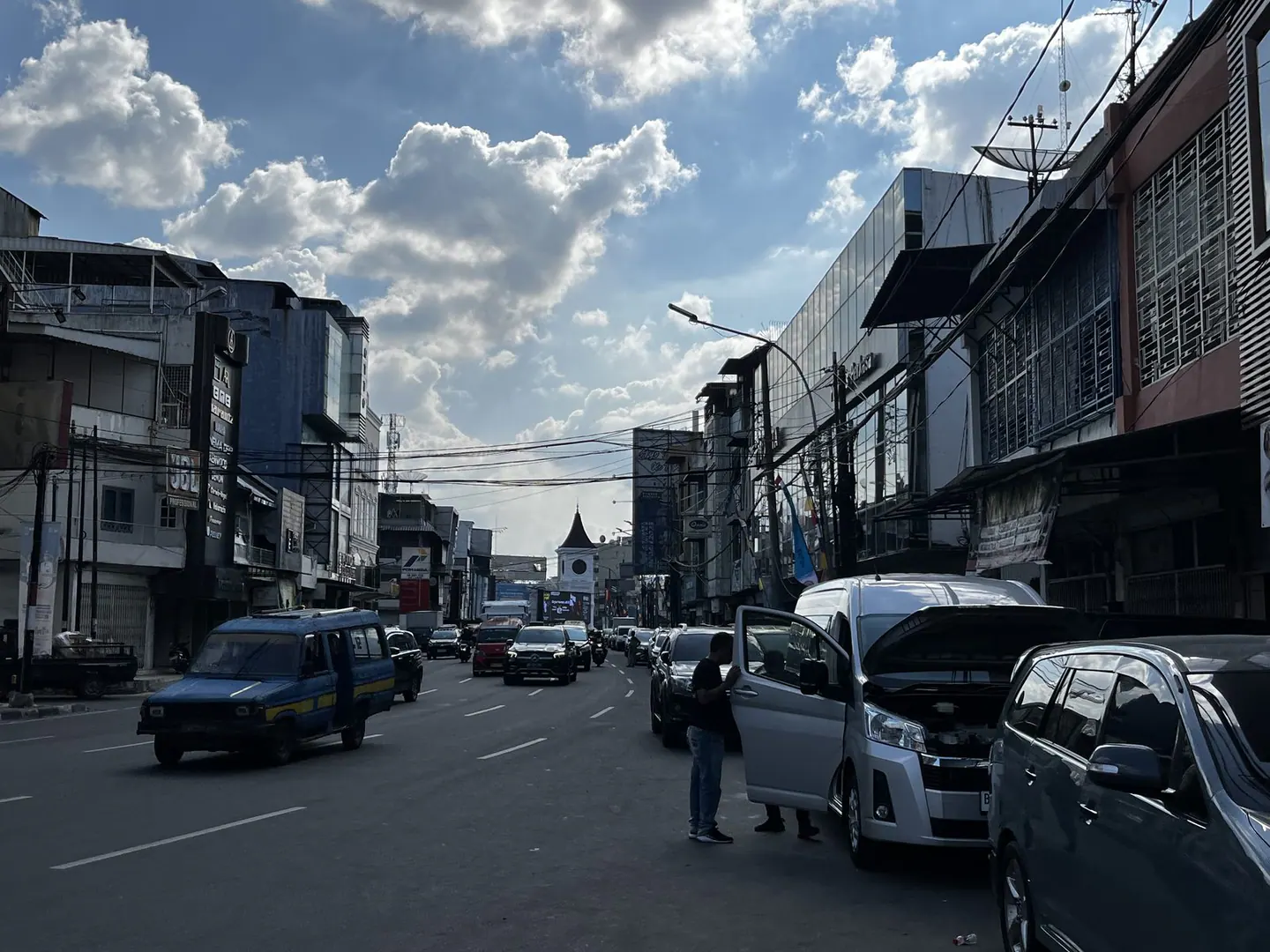 Pertokoan Jl. Gatot Subroto, foto 1 dalam rute Trail 5 Kampung & Pemakaman Hijau