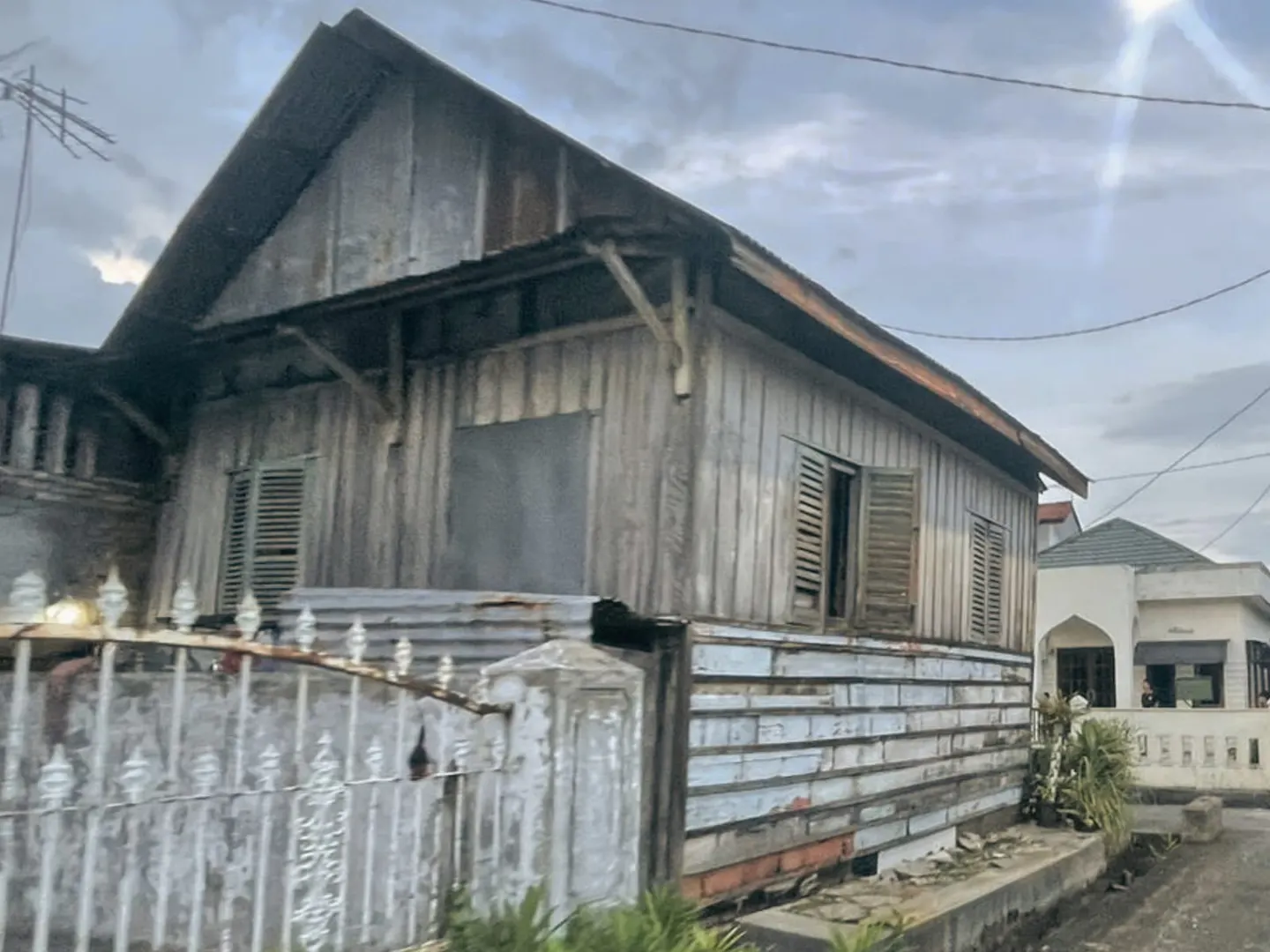 Rumah Panggung Jl. Petai, thumbnail 2