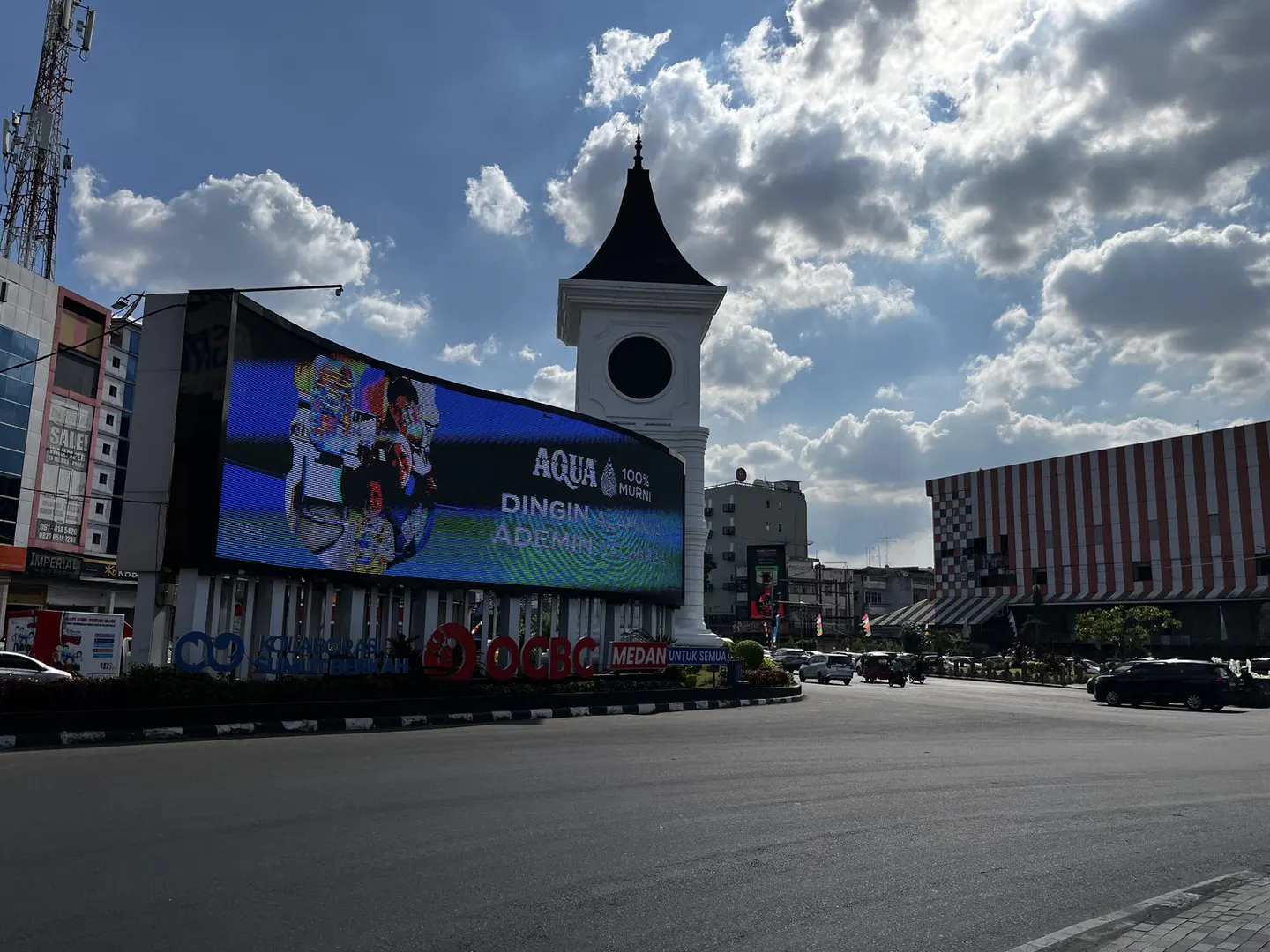 Tugu Jl. Gatot Subroto, foto 1 dalam rute Trail 5 Kampung & Pemakaman Hijau
