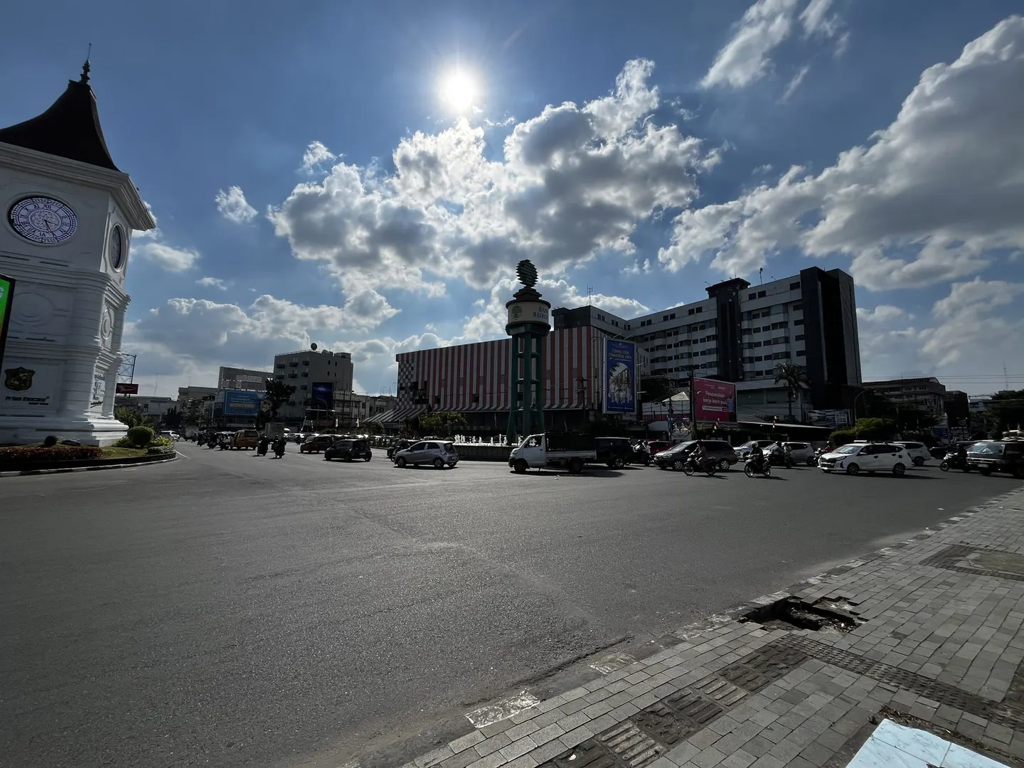 Tugu Jl. Gatot Subroto, thumbnail 5