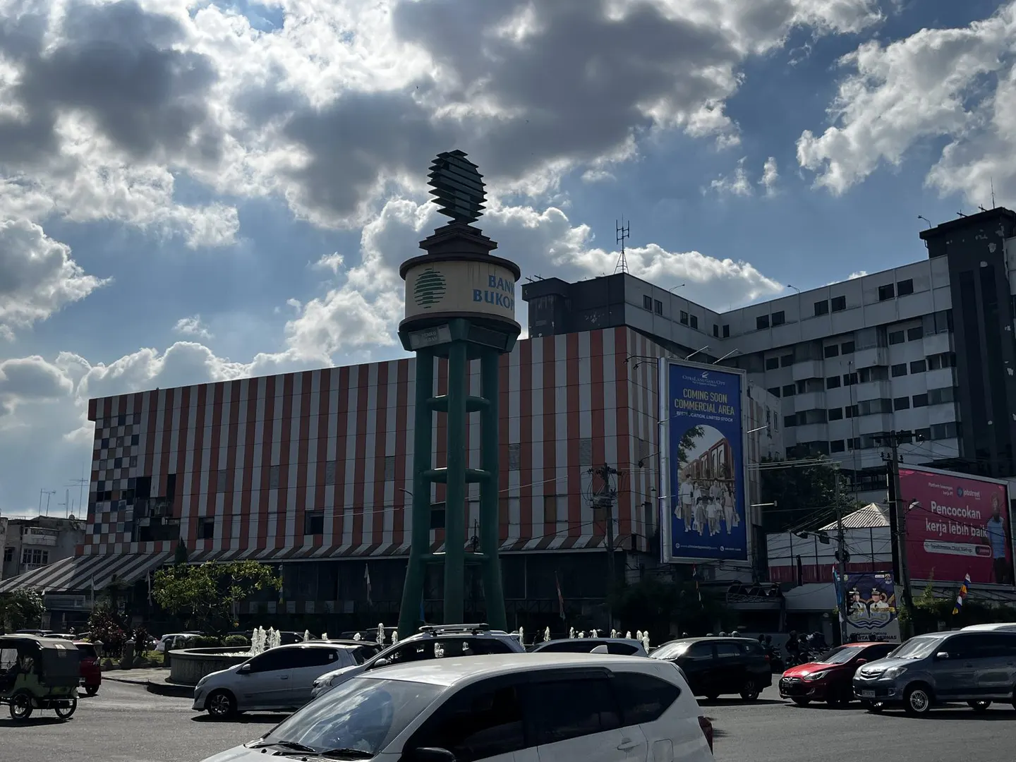 Tugu Jl. Gatot Subroto, thumbnail 6