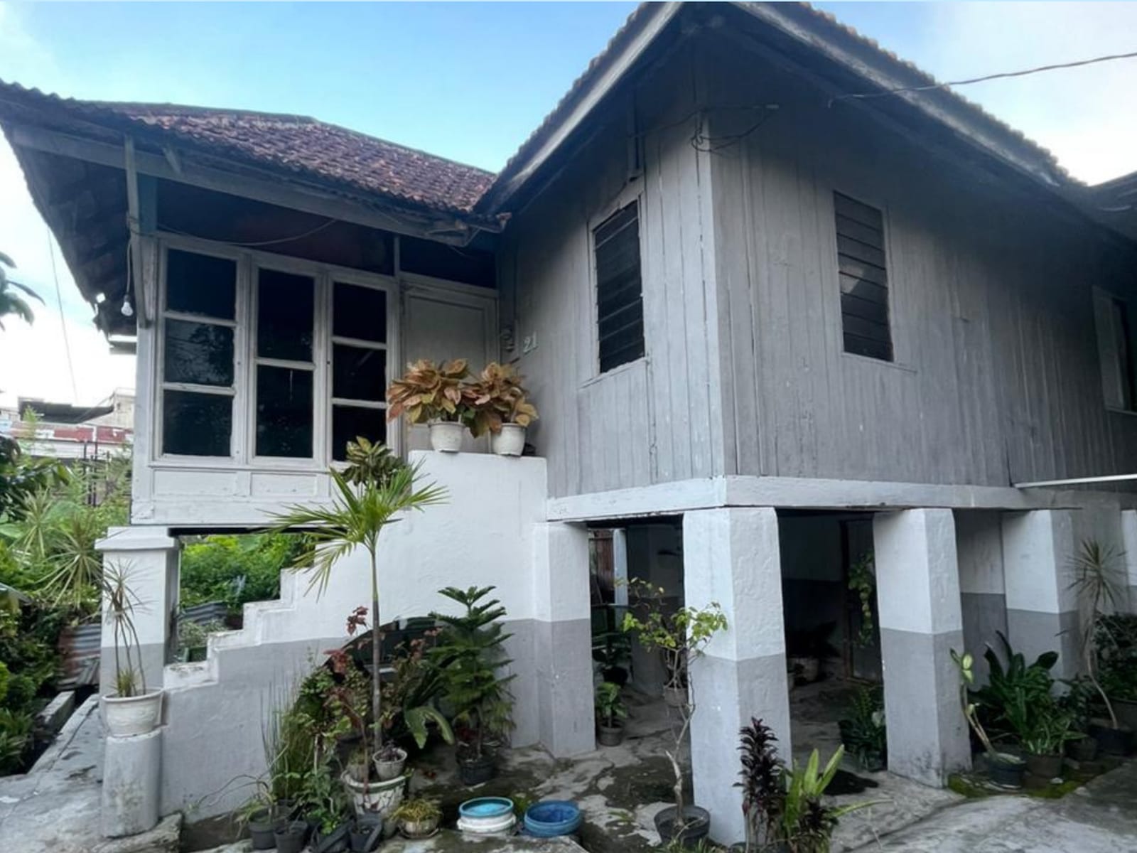 Rumah Panggung Jl. Langsat — 1