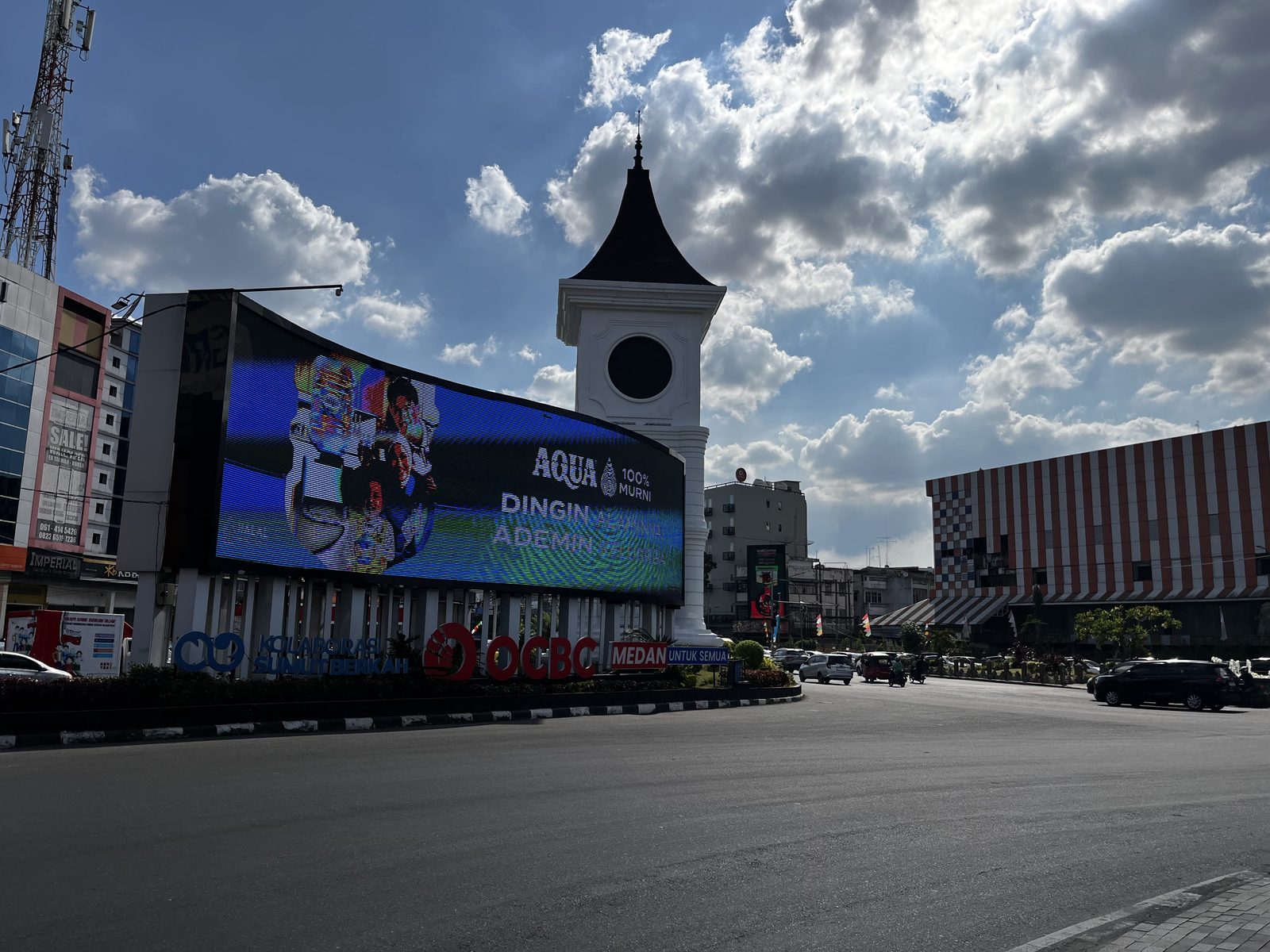Tugu Jl. Gatot Subroto — 1